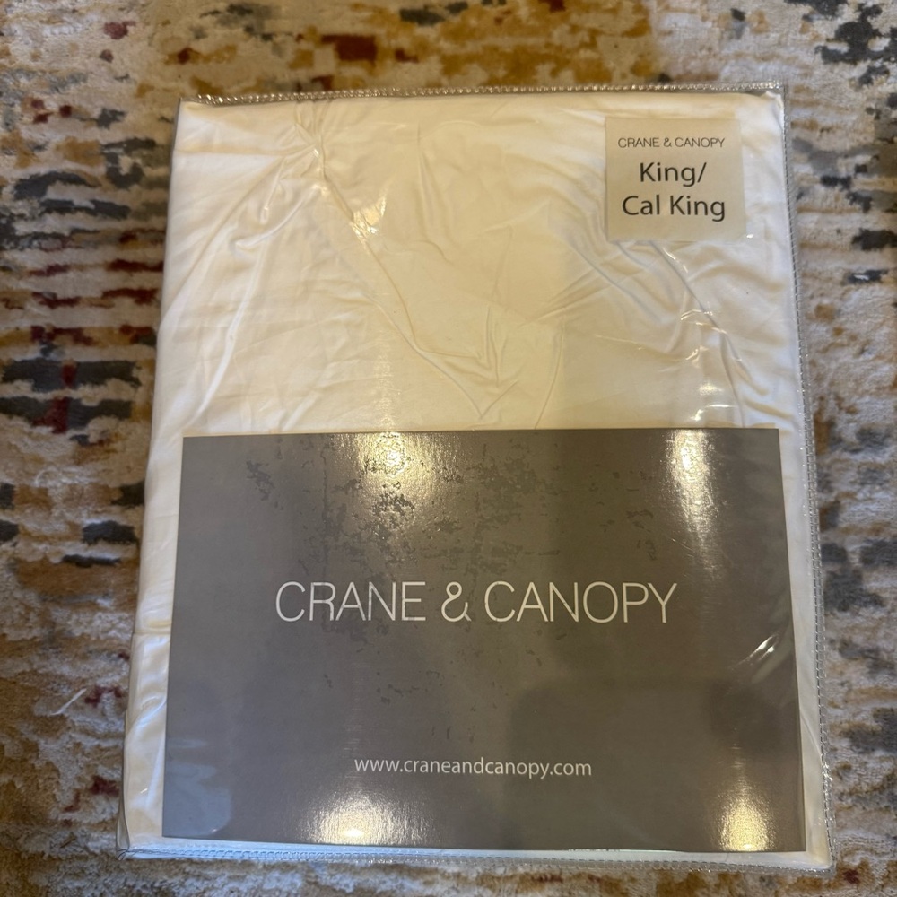 White Valencia Pintuck Luxurious King Duvet Cover and Two King Shams - Picture 8 of 11